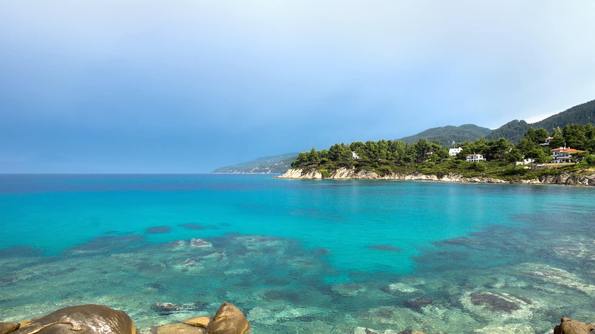 Enjoy long, sun-drenched lunches on board with a view of the islands.